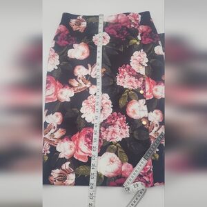 BOLD elements Floral Pencil Skirt - Black and Pink